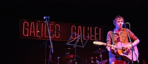 Alberto en el escenario de la sala Galileo Galilei